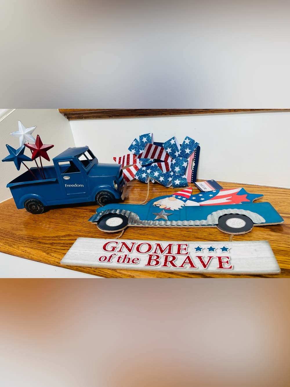 Vintage 17" Metal Patriotic Pick-Up Truck，Truck-Shaped Hanging two bowes